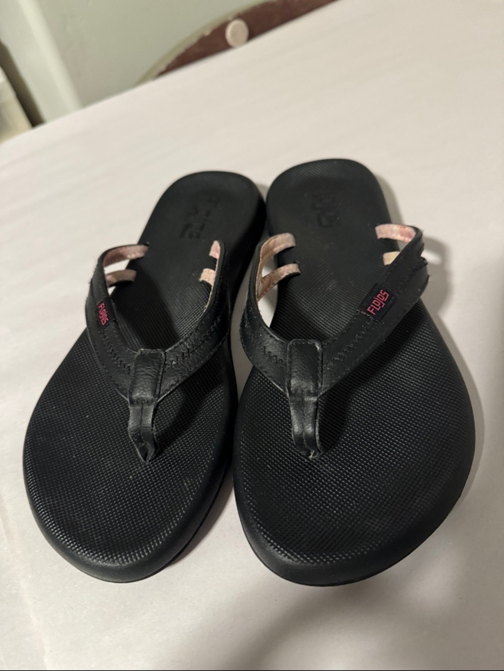 Flojos Memory Foam Flip Flop Sandals Womens 8 Black Beach resort vacation surf